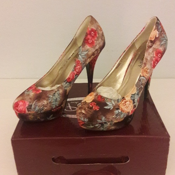 Shoes - Picture 2 of 2